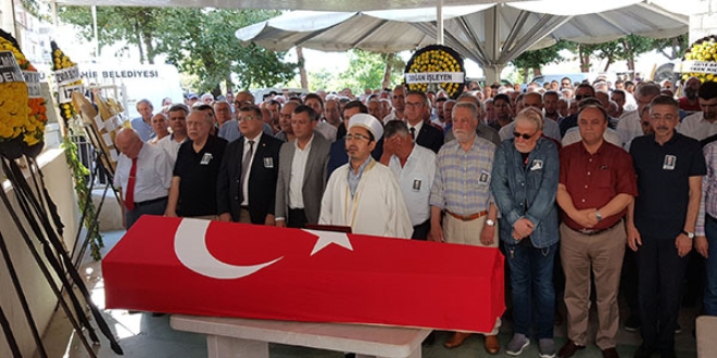 Eski CHP Genel Sekreteri Bakşık, İzmir'de toprağa verildi