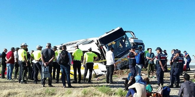 Aksaray'da yolcu otobs devrildi: 15 yaral