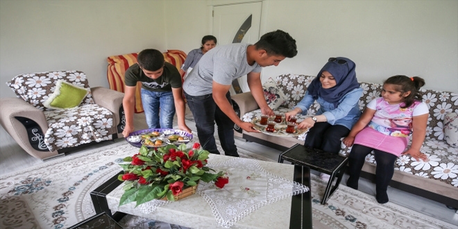 Şehit kızı, babasının adını taşıyan öğrencisini unutmadı