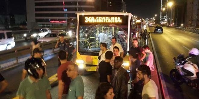 Zincirlikuyu'da metrobüs kazası
