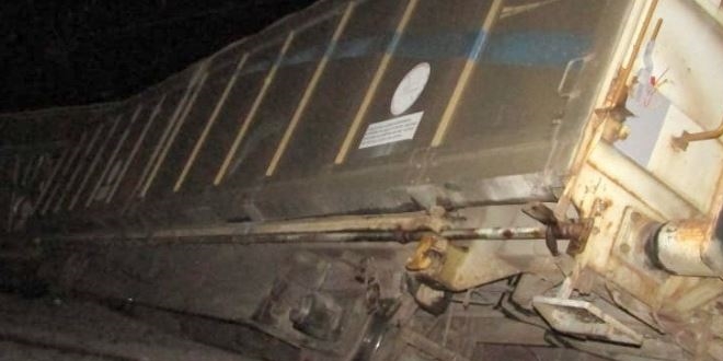 Askeri mühimmat taşıyan tren raydan çıktı