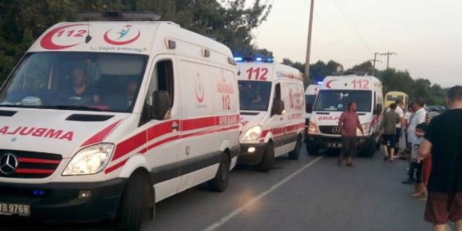 Çatalca'da minibüs devrildi: 23 yaralı
