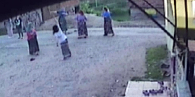 Hayvanları yanlış ahıra giren iki aile birbirine girdi