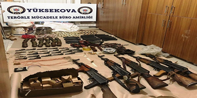 Çok sayıda silah ve patlayıcı madde ele geçirildi