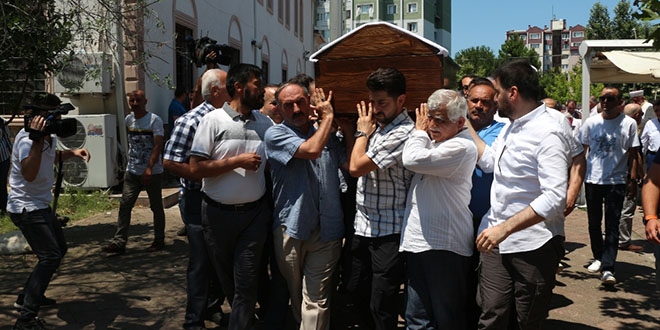İntihar eden müsteşar yardımcısı toprağa verildi