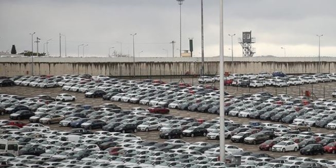'Otomotiv, düşüşe rağmen ihracatta lider'
