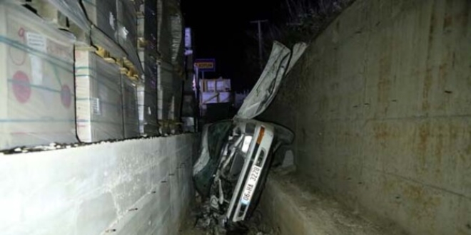 Sulama kanalına düşen araçta 2'si ağır 6 kişi yaralandı