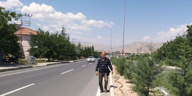 'Kayısı para etmiyor' diyerek Malatya'dan Ankara'ya yürüyor