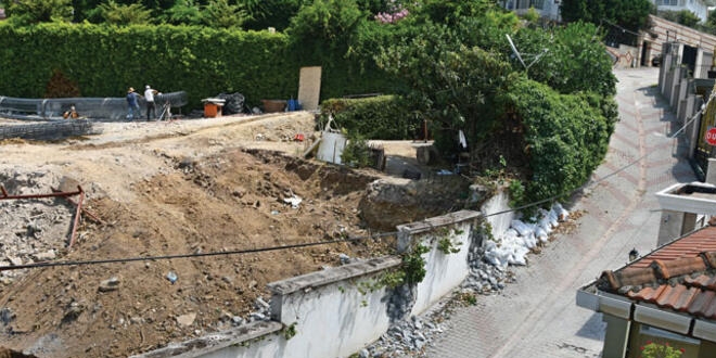 37 yıldır kullandıkları yol inşaat alanına girdi sokak kapanacak