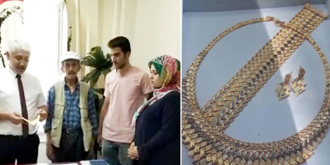 Bulduğu 14 bin TL'lik altın kolyeyi sahibine teslim etti