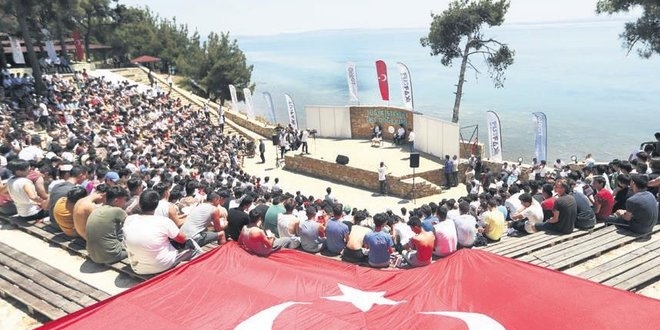 Bakandan gençlere çağrı: Kapımız size her zaman açık