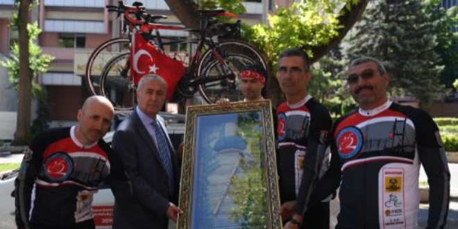 Öğretmenler, 15 Temmuz için 1100 kilometre pedal çevirecek