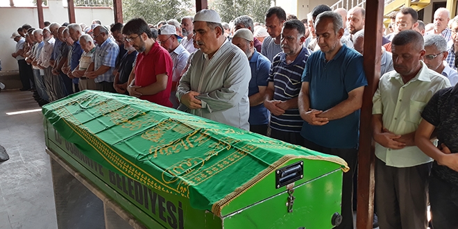 Kazada hayatını kaybeden öğretmen toprağa verildi