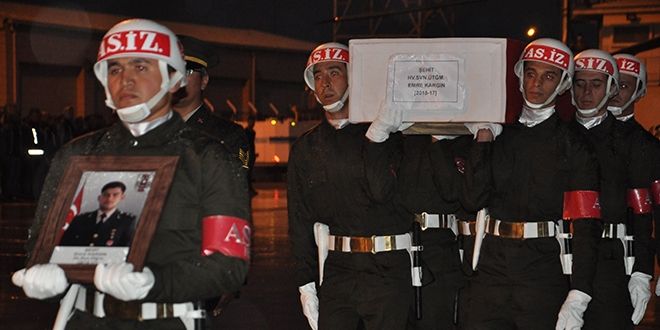 Hakkari'de şehit askerler için tören düzenlendi