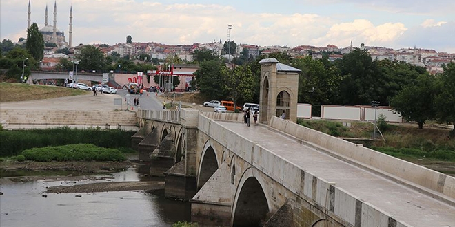 Tarihi Tunca Köprüsü trafiğe kapatıldı