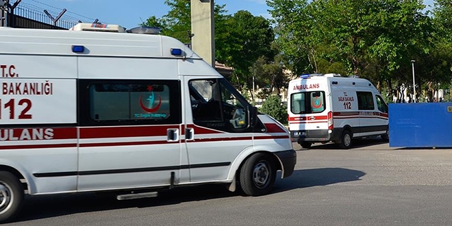 Van'da göçmenleri taşıyan minibüs devrildi: 10 yaralı