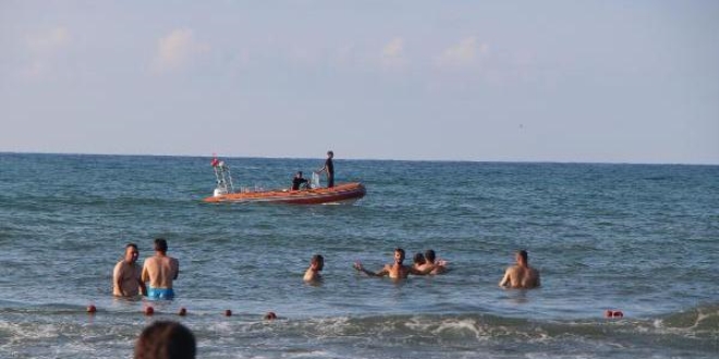 Samsun'da denize giren ocuk bouldu