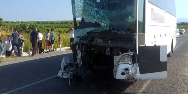 Manisa'da otobüsle minibüs çarpıştı: 6 ölü, 20 yaralı