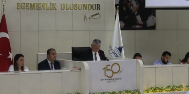 İzmir Büyükşehir meclisinde metro tartışması