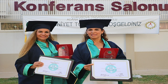 Aynı bölümde okuyan anne-kız derece ile mezun oldu
