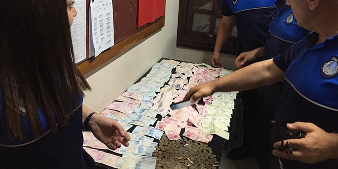Dilenciden çıkan para zabıtaları şoke etti