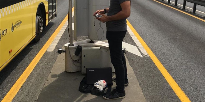 Metrobs yolundaki trbinler dnyaya alyor