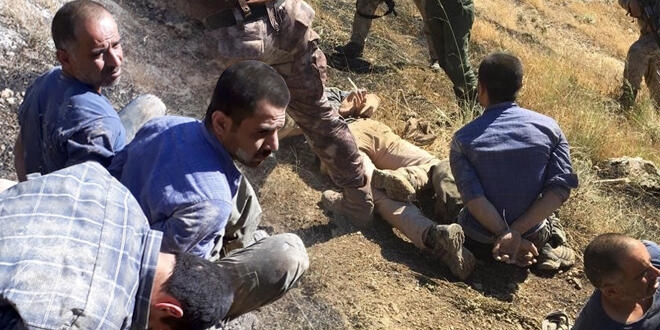 Teröristlerin yakalanma anına ait fotoğraflar ortaya çıktı