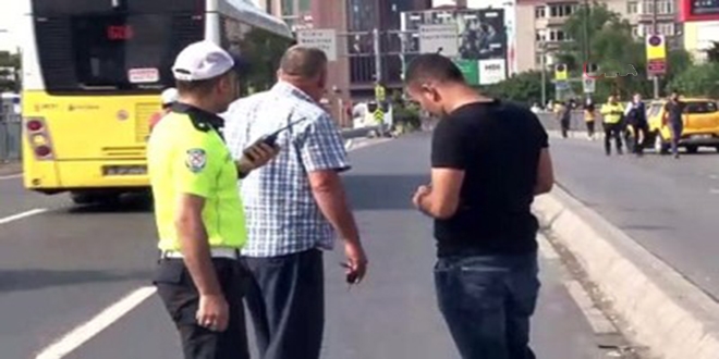 Trafik polisine çarpan şoför göz yaşlarına hakim olamadı