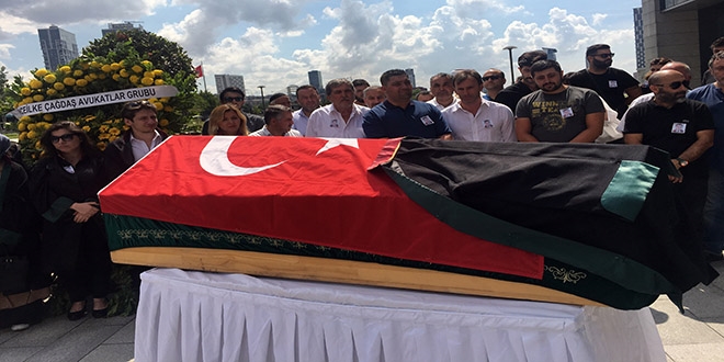 Öldürülen avukat için adliyede cenaze töreni