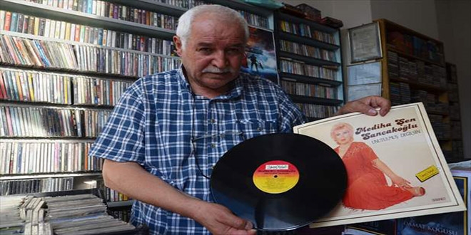 Kasetler çoktan tarih olsa da mesleğini bırakmadı