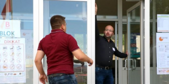 KPSS'ye girecek adaylar zamanla yarıştı