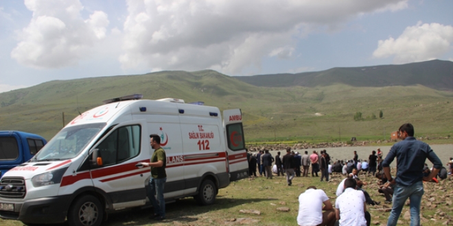 Gümüşhane'de gölete giren lise öğrencisi kayboldu