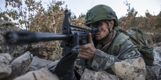 Komandolar teröristlere göz açtırmıyor