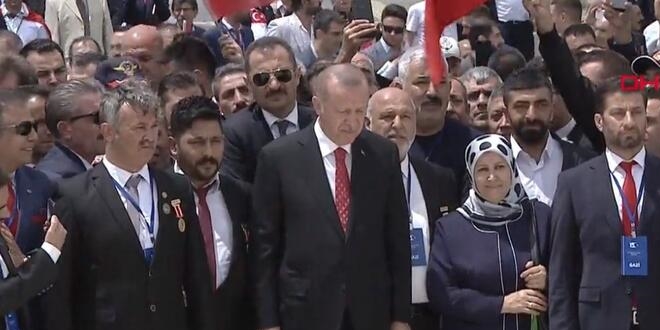 15 Temmuz töreni için Cumhurbaşkanı çelenk bıraktı