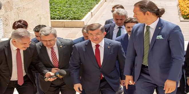 'Yeni parti' sorusuna Ahmet Davutoğlu'nun cevabı