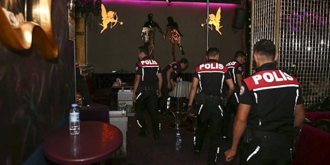 112'ye yapılan ihbar polis harekete geçirdi: 16 gözaltı