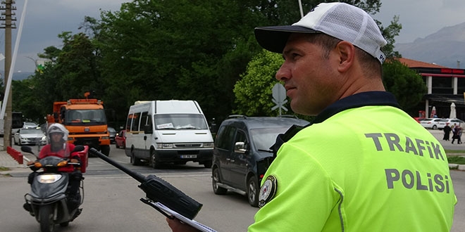 Isparta polisinden yaya geçidi nöbeti