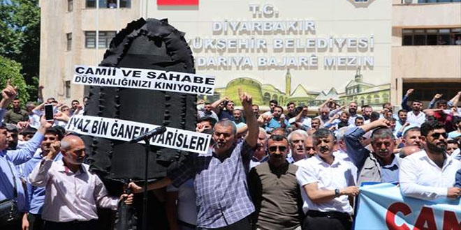 Diyarbakr Bykehir Belediyesi'nin kararlar protesto edildi