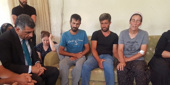 CHP heyetinden terör kurbanı kardeşlerin ailesine ziyaret