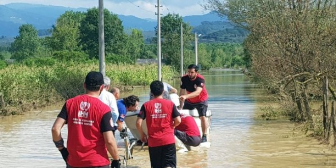 İHH arama kurtarma ekipleri selin esir aldığı Düzce'ye gitti