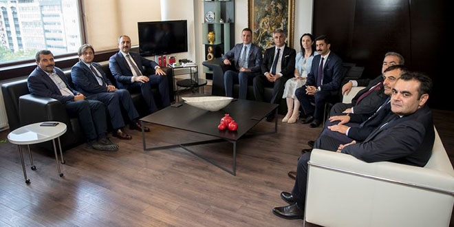 Bakan Gül'den Ankara Barosu'na ziyaret