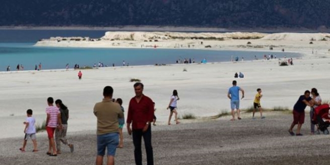 Salda Gölü turist sayısında rekora koşuyor