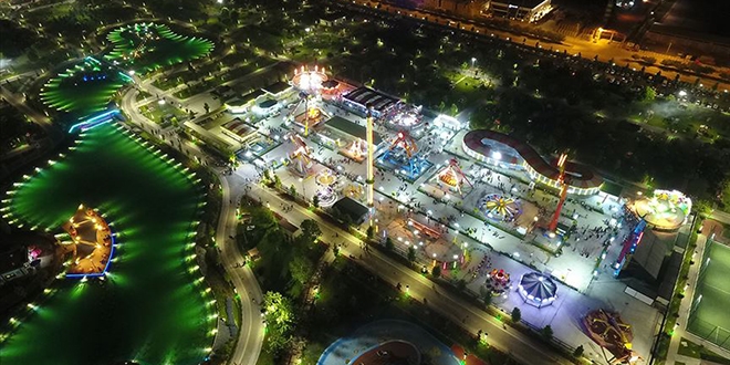Bu ilçede park ve tesisler 'güneşle' aydınlanıyor