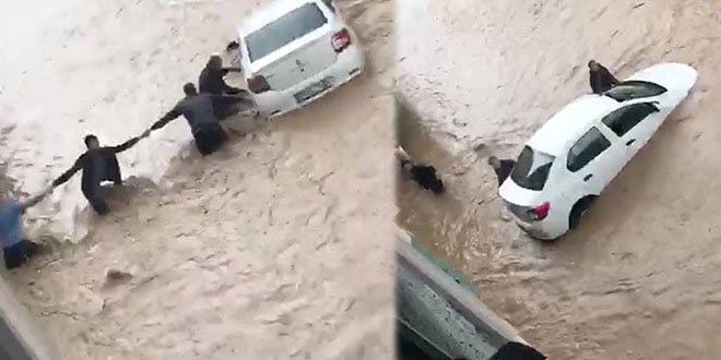 Sel sularına kapılan otomobili yüzdürerek kurtardılar