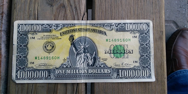 Uşak'ta 1 milyon dolarlık banknot ele geçirildi