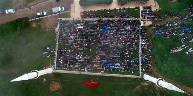 557 yıllık üstü açık camide namaz geleneği yaşatılıyor