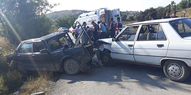 Kastamonu'da iki otomobil çarpıştı: 11 yaralı
