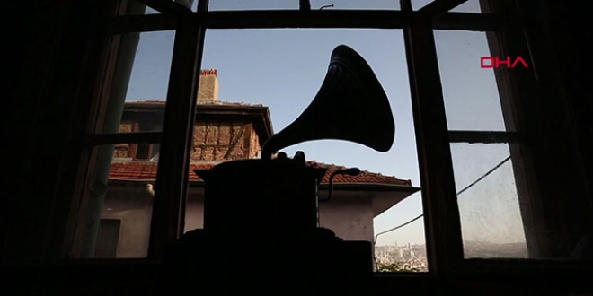 Gramofon sesi, mesleğini değiştirtti