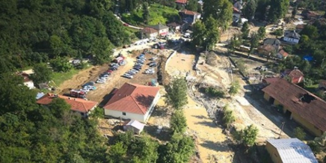 Sel felaketinin ya�and��� D�zce i�in sa�anak uyar�s�