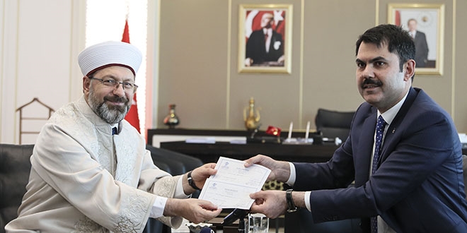 Bakan Kurum TDV'ye kurban bağışında bulundu
